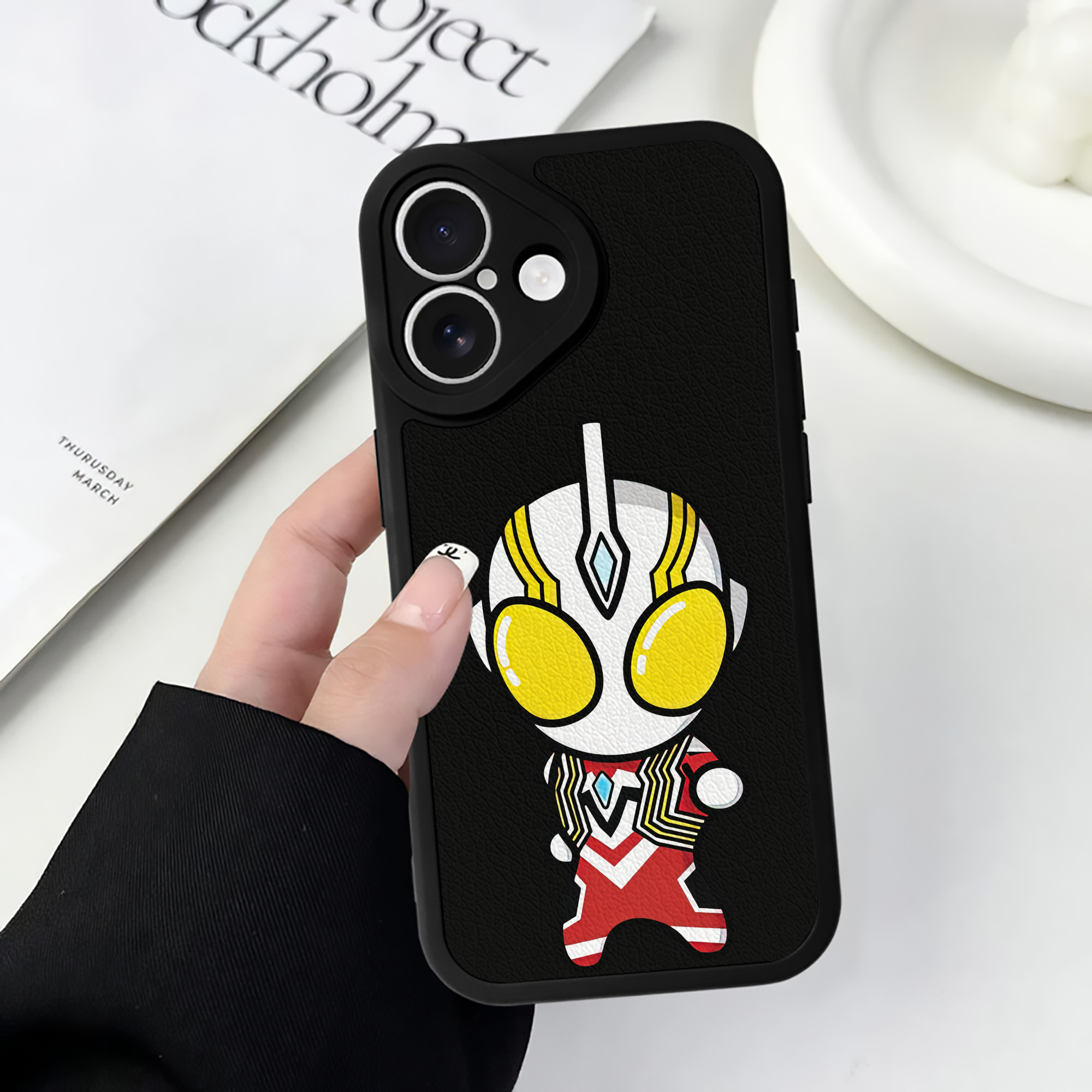 （画像用） ウルトラマン Ultraman 【iPhone 16シリーズ対応】シリコンスマホケース（レザー調） 材質：シリコン